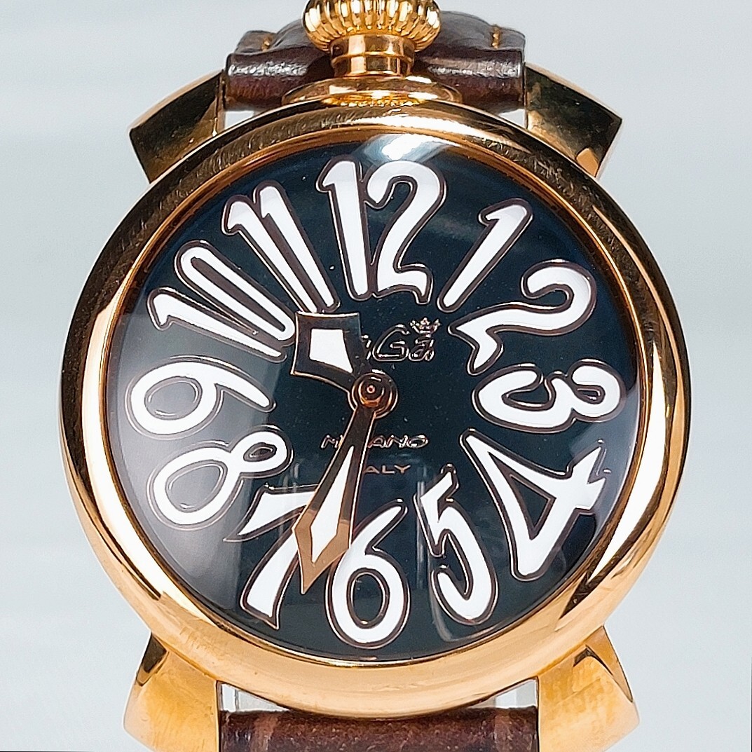 美品 GaGaMILANO ガガミラノ MANUALE マヌアーレ 40 腕時計 5021.3 クオーツ アナログ ラウンド ゴールド ブラック コレクション 動作OK_画像1