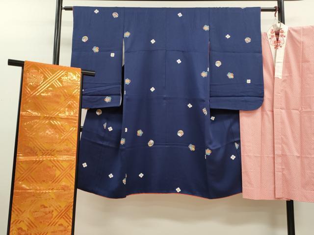 平和屋着物[]七五三　女の子　７歳　祝着　四つ身　長襦袢・袋帯セット　鈴　舞花文　逸品　CAAV9237ze_画像1