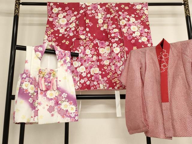 平和屋着物[]七五三　女の子　３歳　祝着　三つ身　長襦袢・被布セット　舞花文　AAAU5608ja_画像1