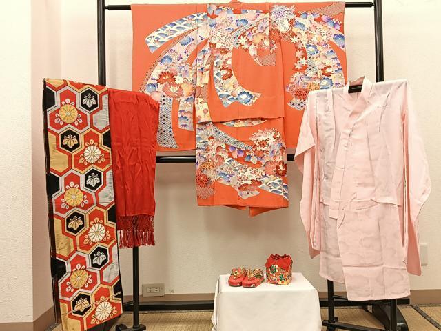 平和屋着物[]七五三　女の子　７歳　祝着　四つ身　長襦袢・袋帯・小物セット　御所車飛鶴花文　金彩　逸品　BAAT7338mz_画像1