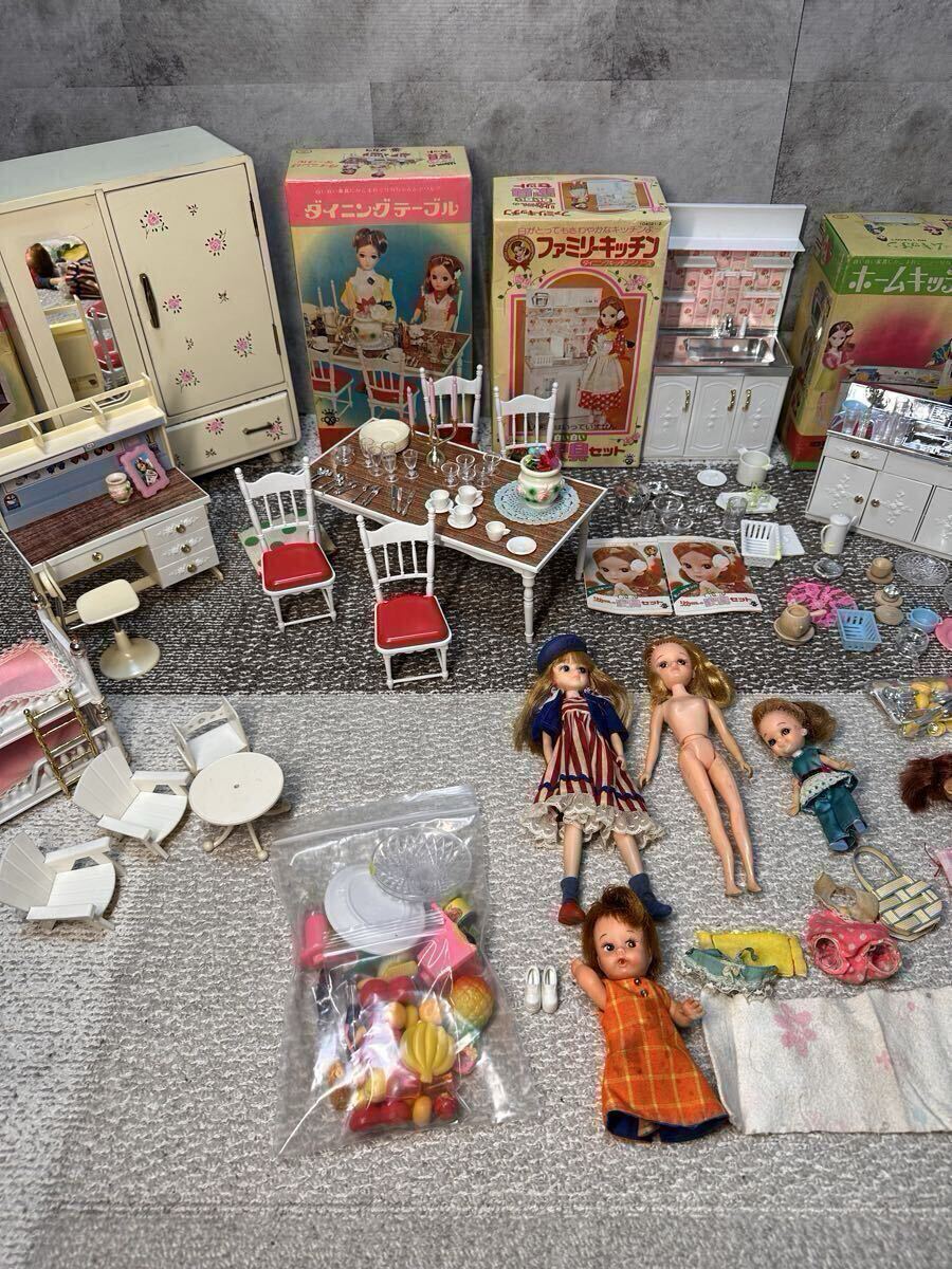 リカちゃんの白い白い家具セット 勉強机 ダイニングテーブル ファミリーキッチン ホームキッチン 冷凍冷蔵庫 その他 いろいろ 旧タカラ_画像3