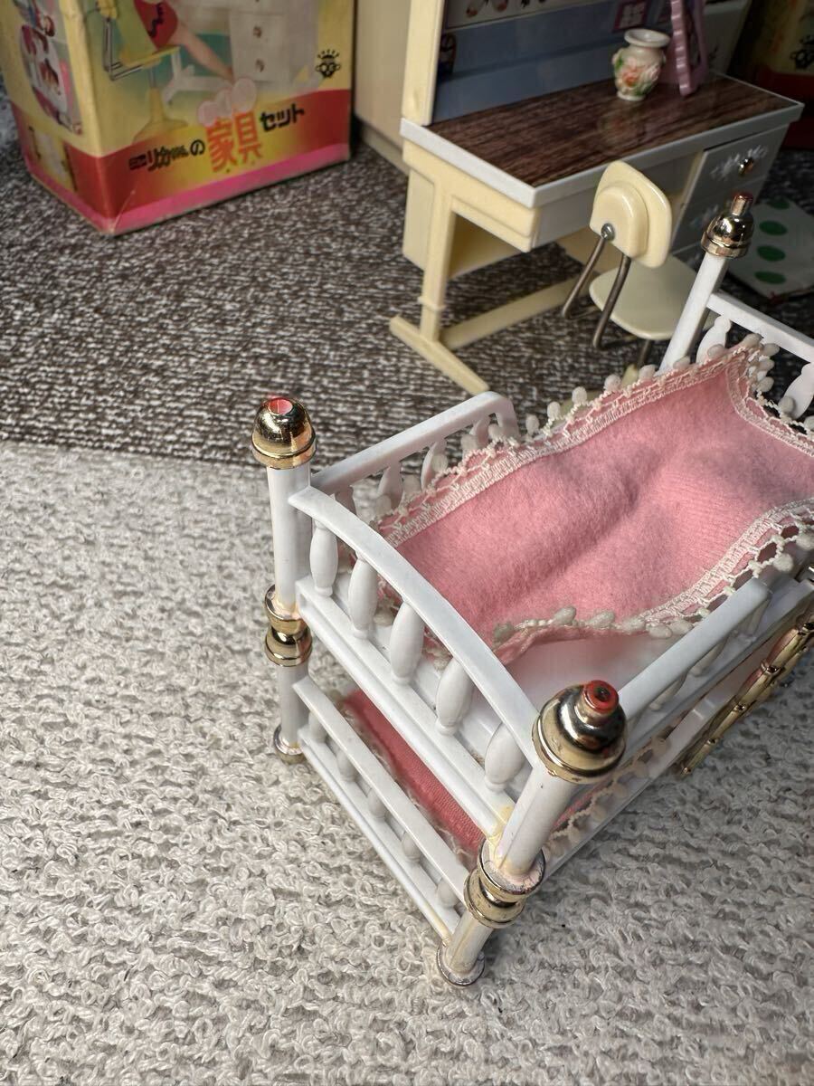 リカちゃんの白い白い家具セット 勉強机 ダイニングテーブル ファミリーキッチン ホームキッチン 冷凍冷蔵庫 その他 いろいろ 旧タカラ_画像5