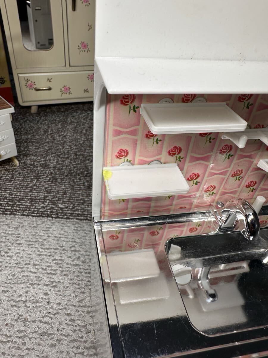 リカちゃんの白い白い家具セット 勉強机 ダイニングテーブル ファミリーキッチン ホームキッチン 冷凍冷蔵庫 その他 いろいろ 旧タカラ_画像6