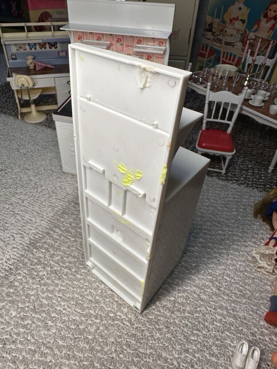 リカちゃんの白い白い家具セット 勉強机 ダイニングテーブル ファミリーキッチン ホームキッチン 冷凍冷蔵庫 その他 いろいろ 旧タカラ_画像8
