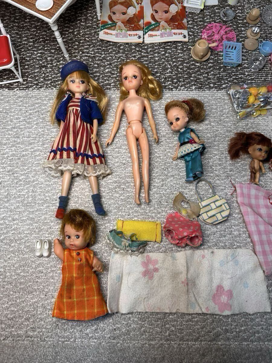 リカちゃんの白い白い家具セット 勉強机 ダイニングテーブル ファミリーキッチン ホームキッチン 冷凍冷蔵庫 その他 いろいろ 旧タカラ_画像9