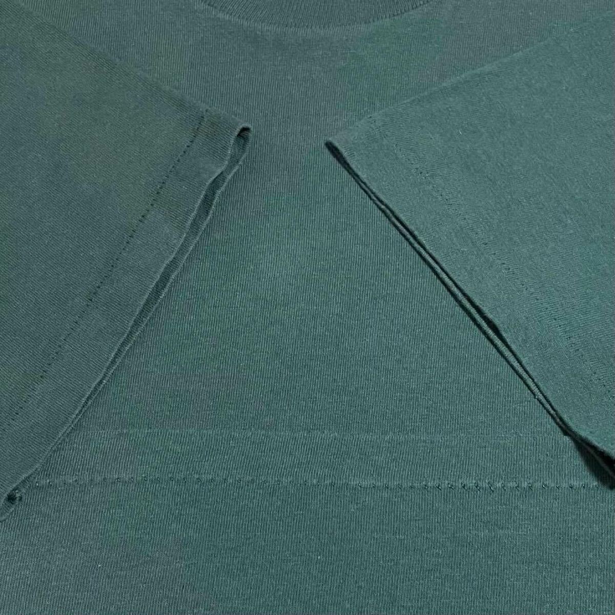 90s古着　ヴィンテージ　短丈　Tシャツ　蜂　ワンポイント　刺繍　くすみカラー_画像5