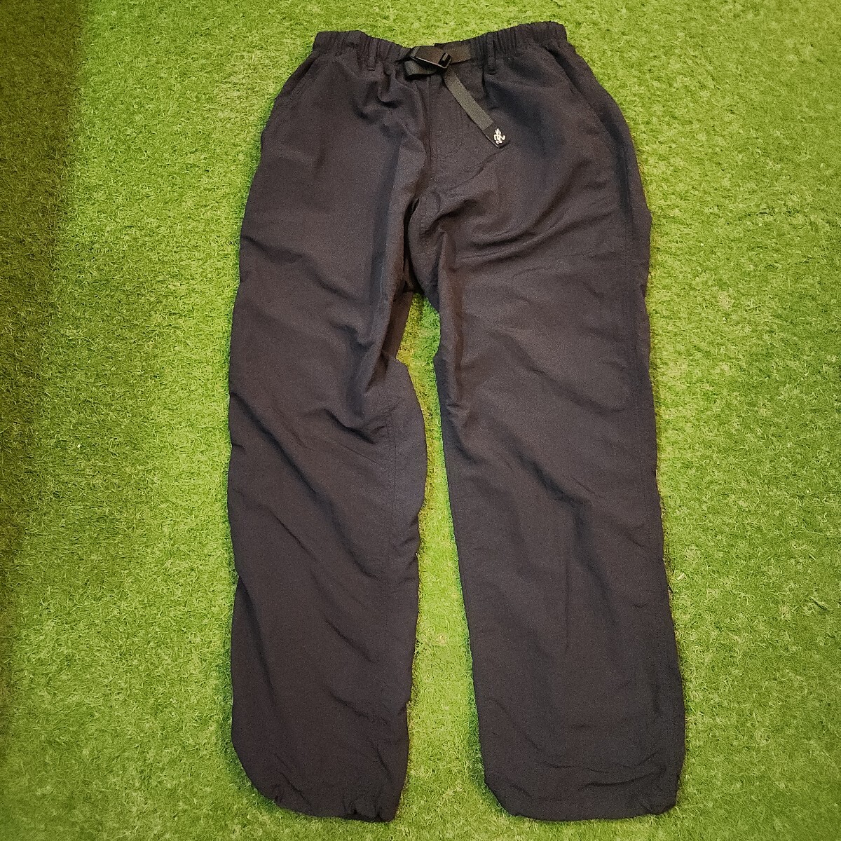 グラミチ　サイズM別注　アーバンリサーチ　　Gramicci LOWERCASE NYLON TRACK PANT ネイビー　ナイロンパンツ　_画像2