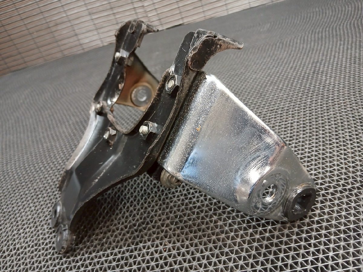 ヤマハ　SR400-1　純正ヘッドライト取り付けステー（2H6　エンジン500cc　2J2　1JR　2H6　限定サンバースト実動絶版　名車　動画あり_画像2