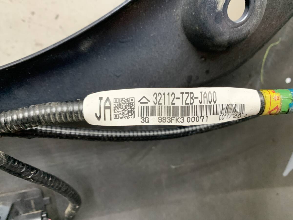 HONDA ホンダ フィット e:HEV GR1 GR2 GR3 GR4 純正 リアバンパー 71501-TZA-ZZ00 ソーナーセンサ付 色B610M_画像8