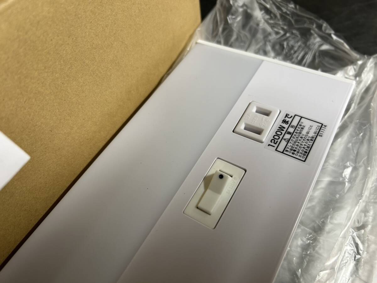 AA30/未使用 LED キッチンライト 流し元灯 照明器具 YXU090 24年製_画像2