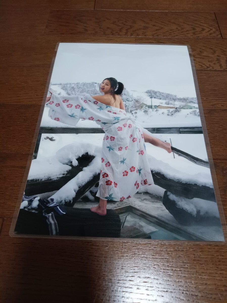 ★厚手ラミネート加工 150μ 切り抜き★ 佐山彩香 8ページ 裸身 ランジェリー 露天風呂 A4サイズ 11_画像5