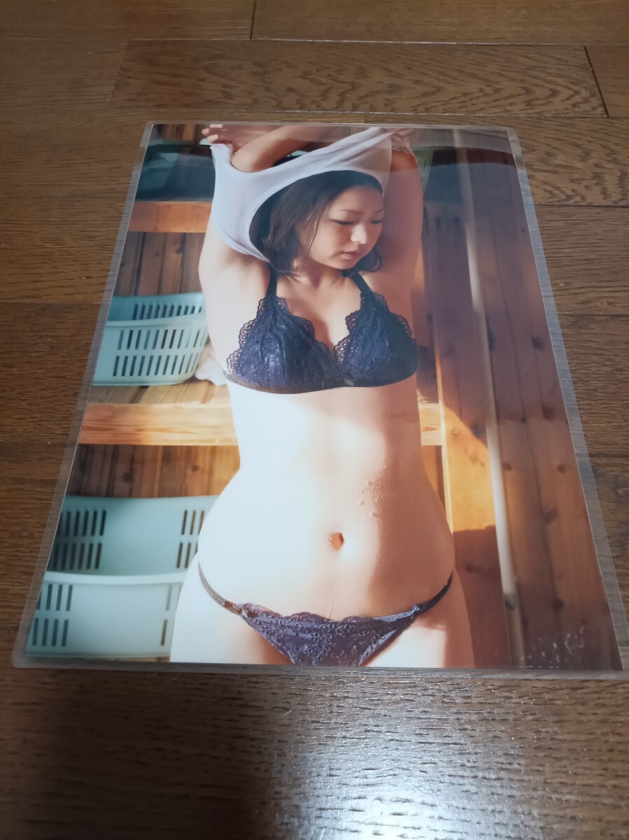 ★厚手ラミネート加工 150μ 切り抜き★ 佐山彩香 8ページ 裸身 ランジェリー 露天風呂 A4サイズ 11_画像6