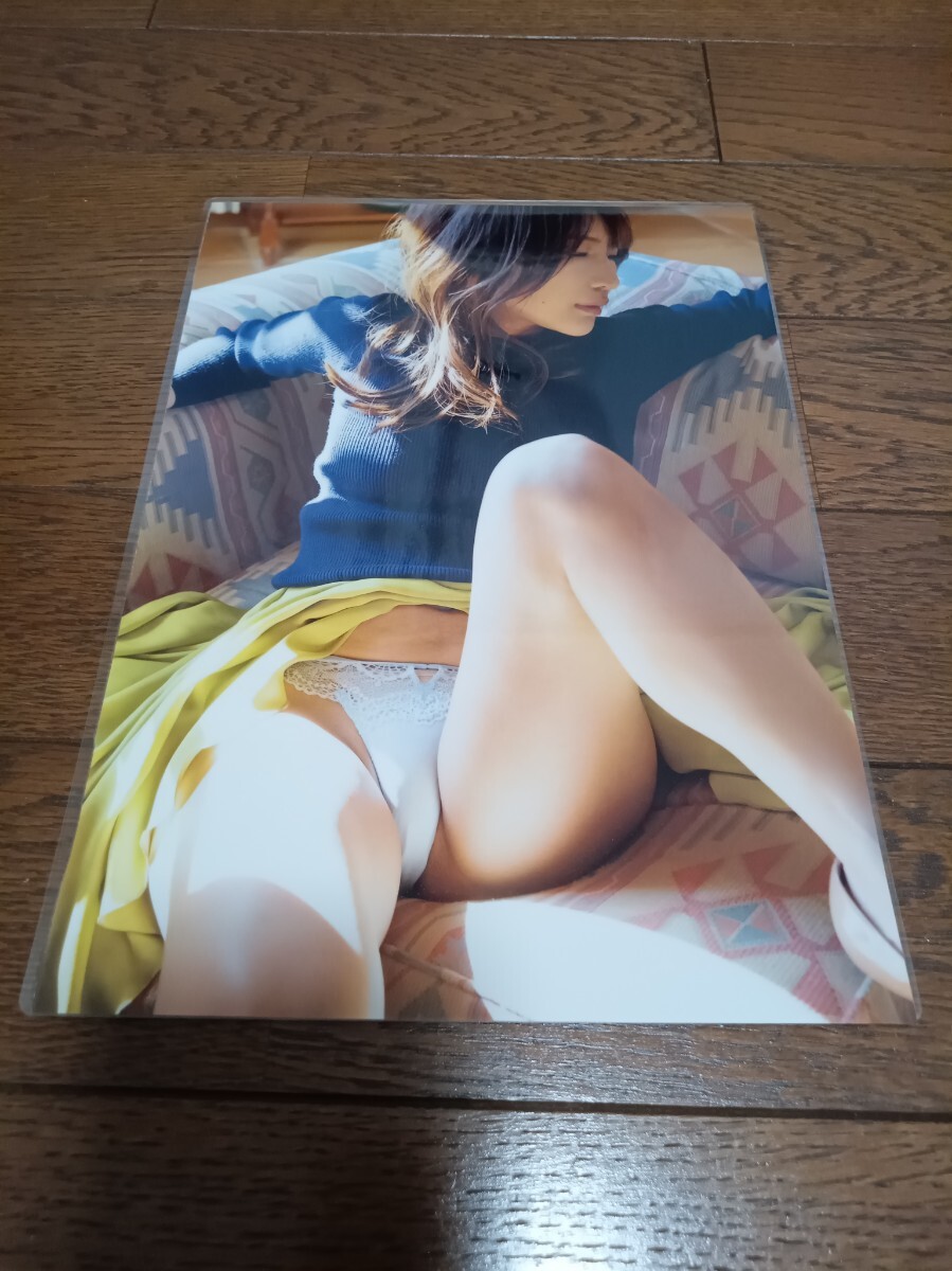 ★厚手ラミネート加工 150μ 切り抜き★ 琴井ありさ 8ページ ランジェリー 裸身 B5サイズ_画像4