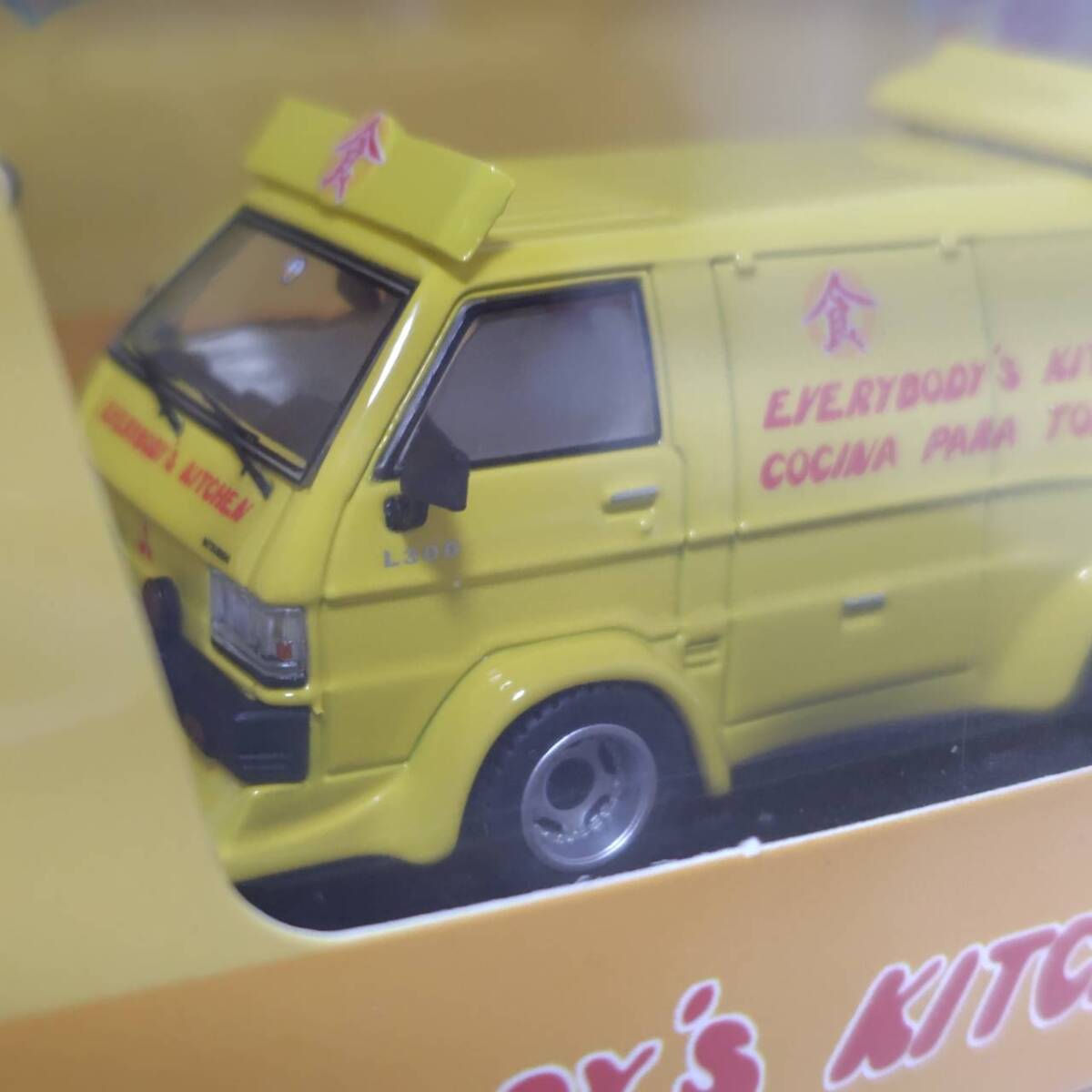 激レア 左ハンドル 1/64 スパルタンX 号 三菱 デリカ L300 バックドア開閉 フィギュア付き MITSUBISHI DELICA ②_画像2