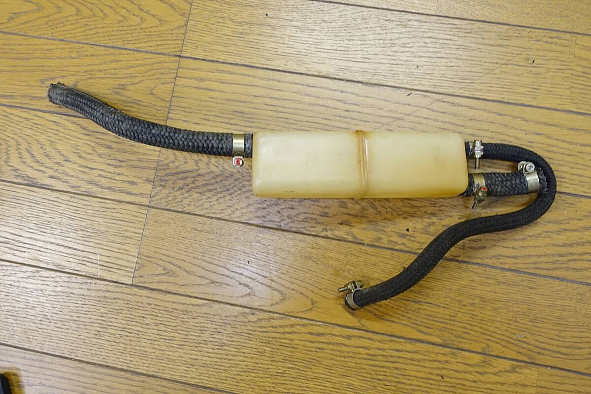 80％OFF　ポルシェ　フューエルエクスパンションタンク　ホース付き　オリジナル　91120138100　1980～1989　_画像2