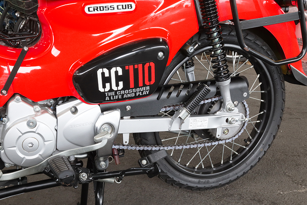 ホンダ クロスカブ110 JA45 JA60 チェーンカバー ブラック CC110 軽量 アルミ製 チェーンケース オートバイ チェーンプロテクター_画像4