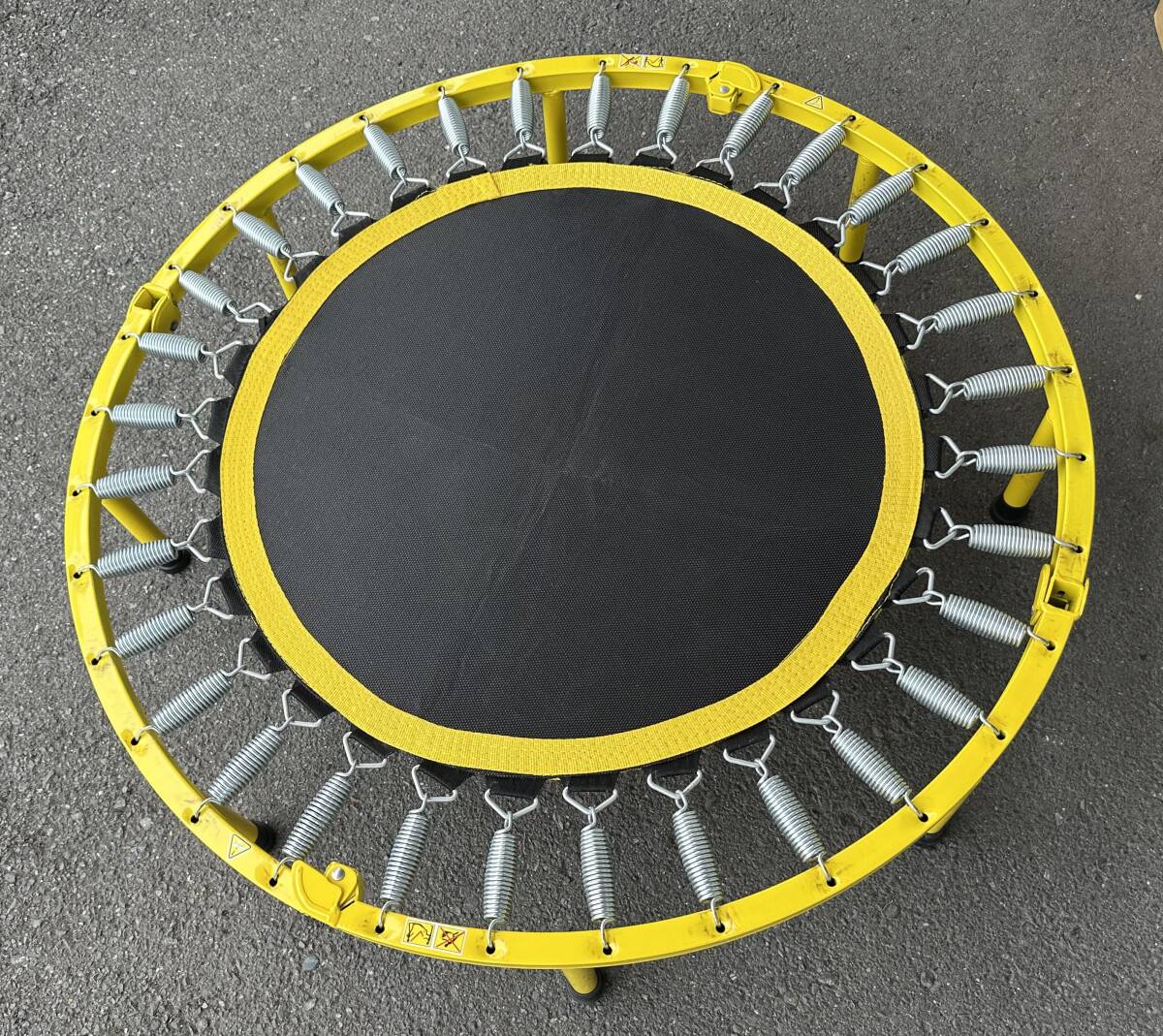 1円~【中古品】トランポリン TUV 折りたたみ式 8本脚 ダイエット 健康器具 本格派 鉄パイプタイプ 頑丈 径:94.5㎝_画像3