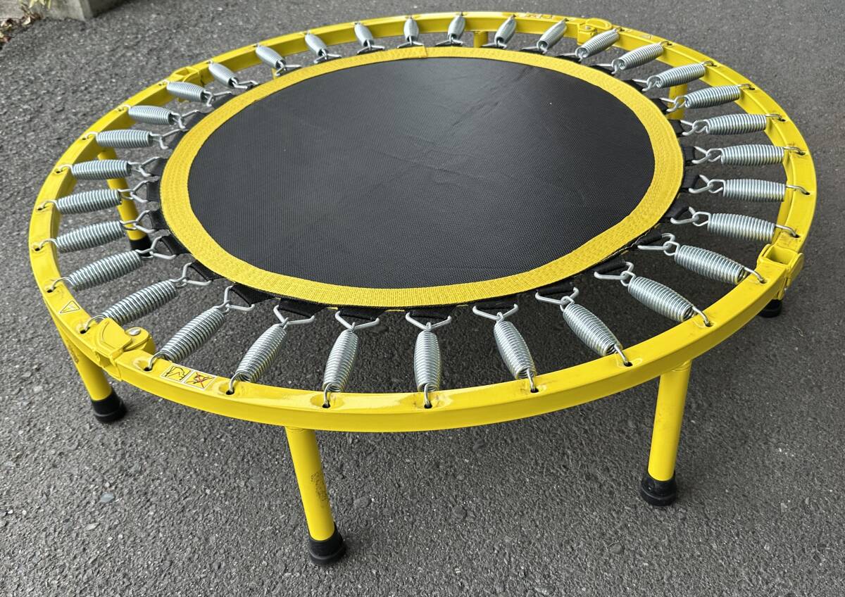 1円~【中古品】トランポリン TUV 折りたたみ式 8本脚 ダイエット 健康器具 本格派 鉄パイプタイプ 頑丈 径:94.5㎝_画像4