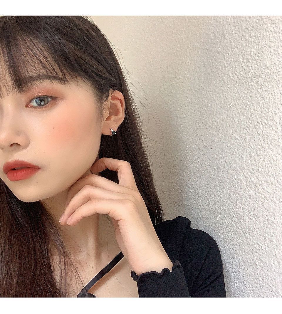 シルバー フープピアス 黒 ストーン 内径 約8mm 小さめ つけっぱなし ※匿名配送_画像3