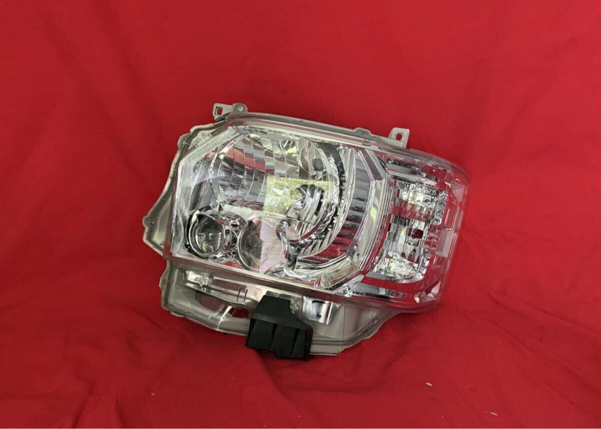 美品200系 ハイエース レジアスエース 後期 LED ヘッドライト ヘッドランプ ユニット付 KOITO 26-137 刻印:84 左側 助手席 トヨタ_画像2