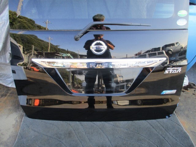 セレナ HFC26 S-HYBRID HWS バックドア リアゲート KH3 スーパーブラック K010M-1VAMA バックカメラ H25年 【法人宛のみ発送! 個人宅不可】_画像2