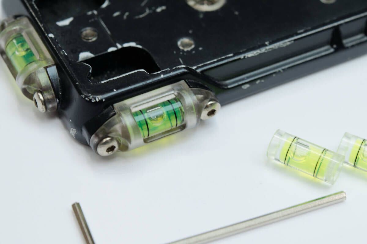 ベルボンの雲台用 水準器(直径約7mm×長さ約16mm) 3個＋六角レンチ　セット　新品 _画像2