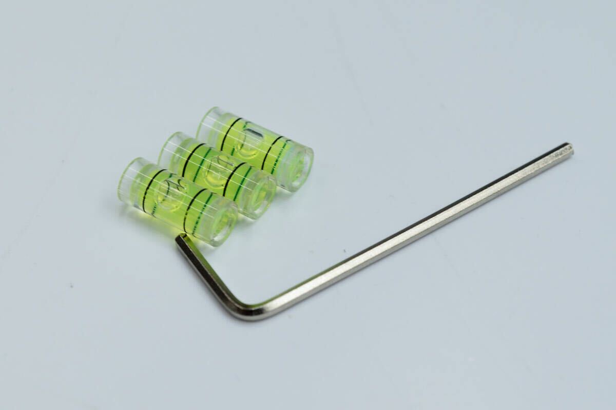 ベルボンの雲台用 水準器(直径約7mm×長さ約16mm) 3個＋六角レンチ　セット　新品 _画像5