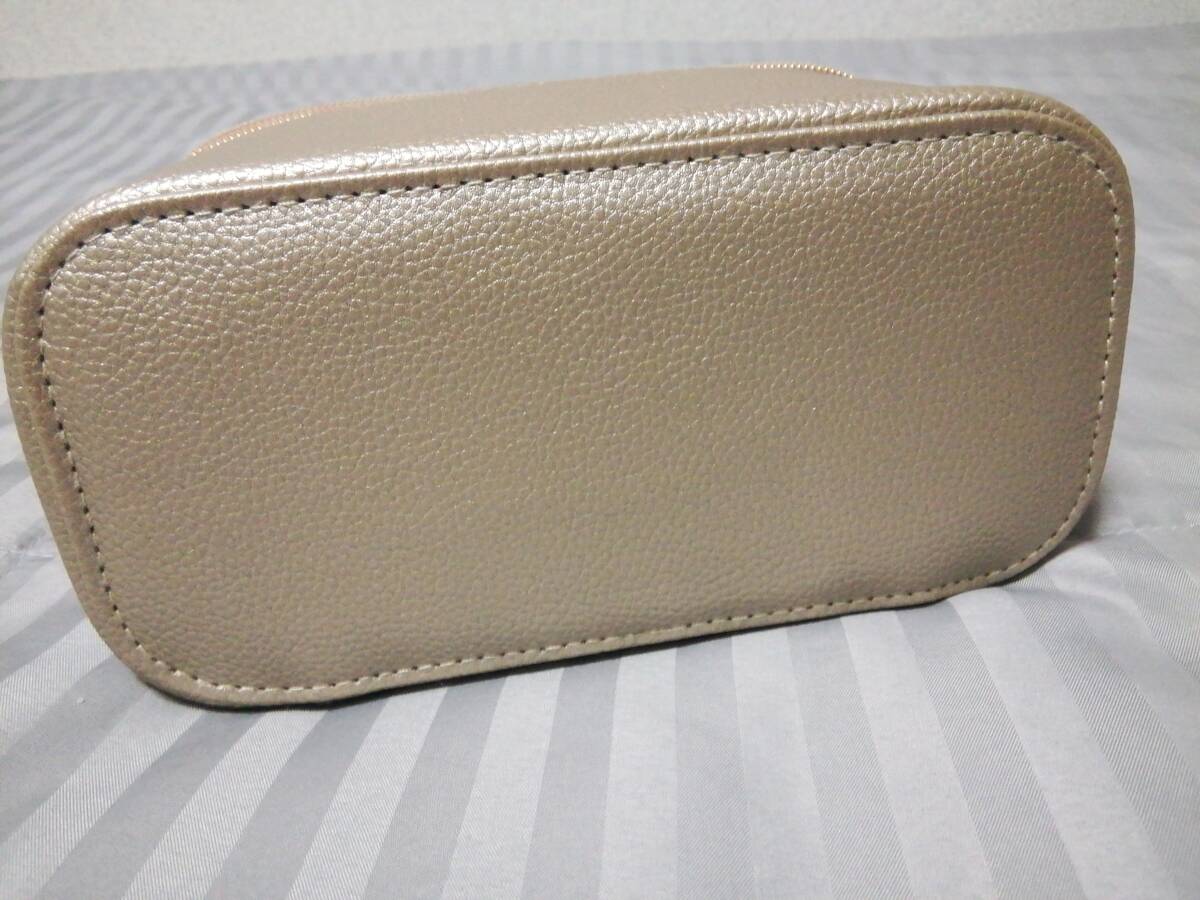 エミレーツ航空 First Class BVLGARI ブルガリ アメニティ LADIES LE GEMME OROM バニティタイプ 未開封品 現品限り _画像4