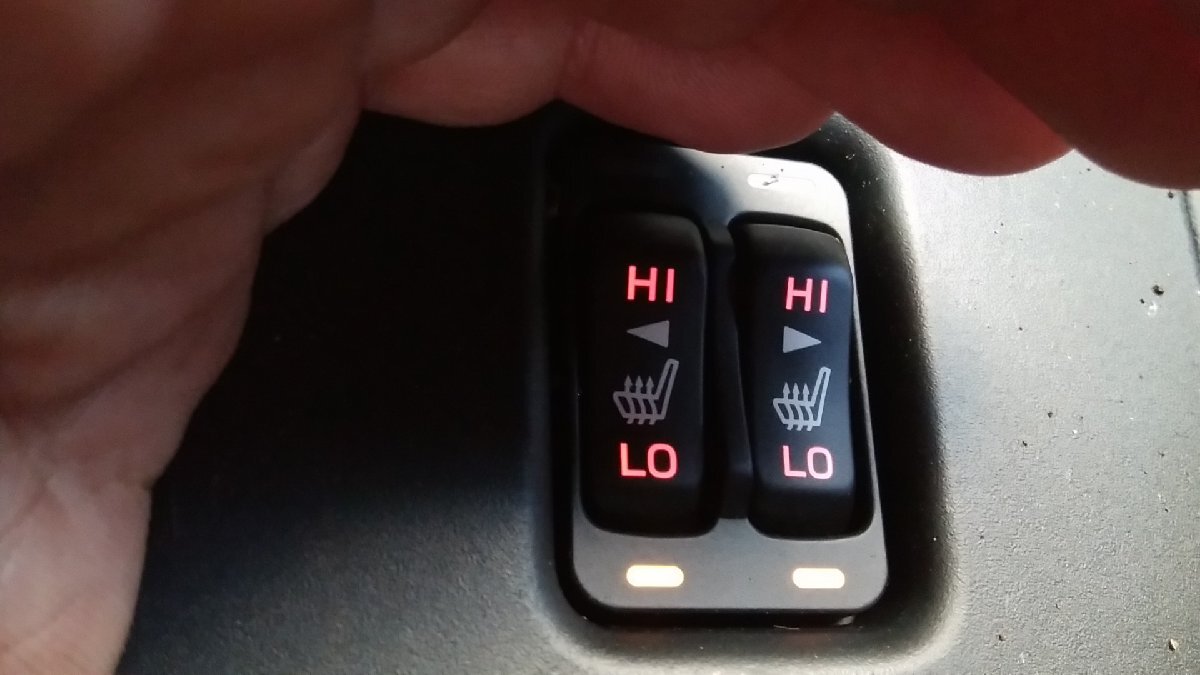 U#260 GR86 3BA-ZN8 RZ 2025年 シートヒータースイッチ 低走行339km_画像4