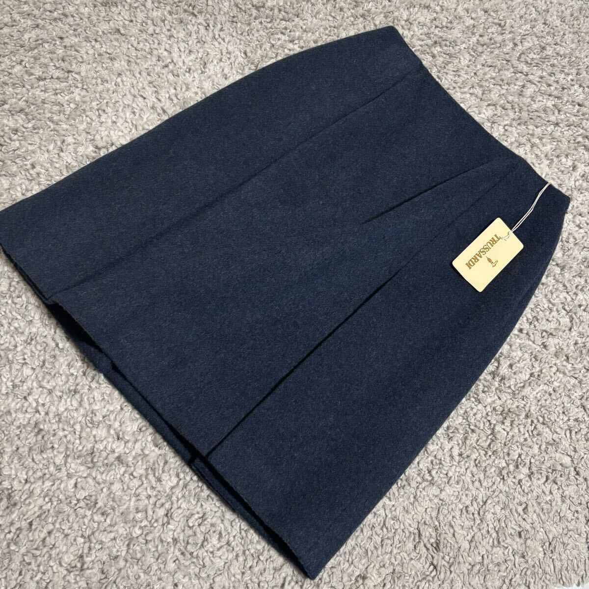 新品!TRUSSARDI トラサルディ 定価3万 ウール スカート 40M 濃紺_画像4