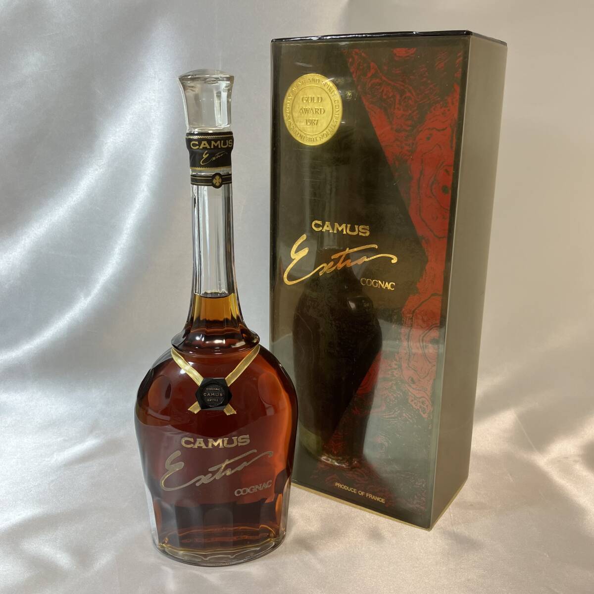 【未開封】CAMUS EXTRA COGNAC カミュ　エクストラ　ロングネック　700ml　40%　箱付き　nb1836_画像1