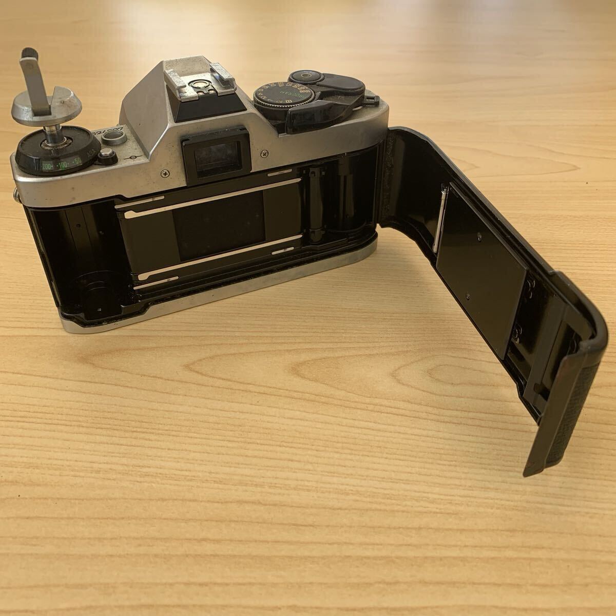 1円〜 Canon キャノン AE-1PROGRAM フィルムカメラ　188A SPEEDLITE kenko SKYLIGHT 58mm 3点セット 動作未確認 現状品_画像9