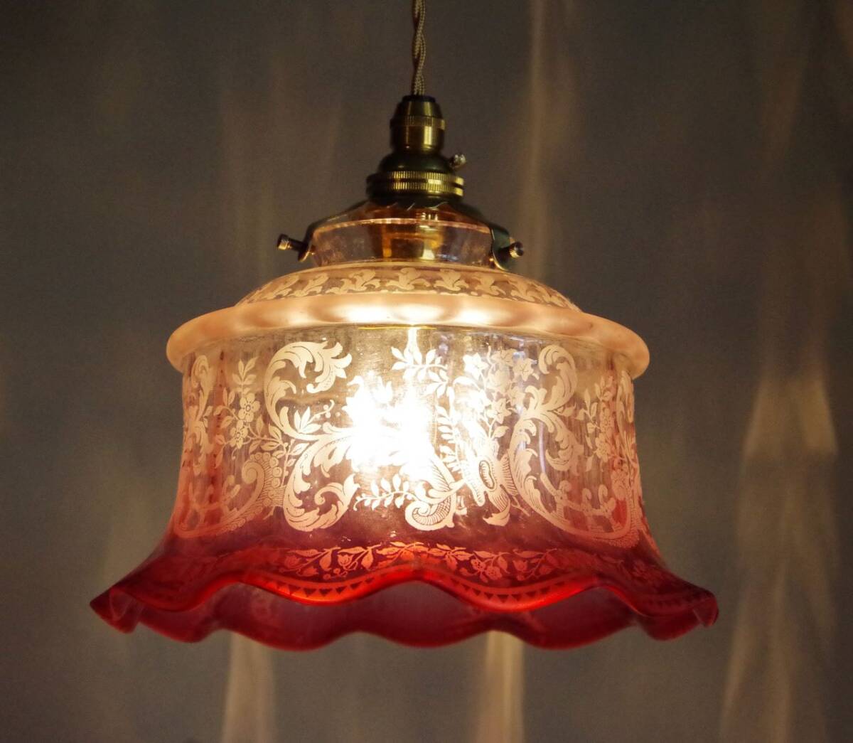 英国　美しいアンティーク　　ビクトリアン　クランベリー　エッチングガラスシェード Yahoo!オークション - 英国製 アンティーク ヴィクトリアン