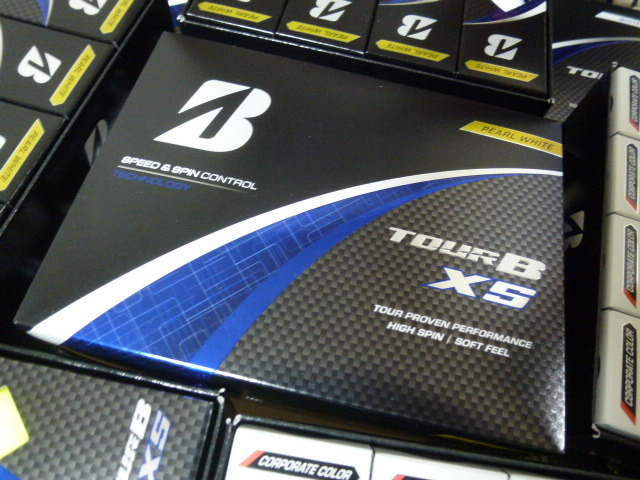 ◆2024年！最新◆ブリヂストン New TOUR B XS/パールホワイト/1ダース ”Ｂ”マーク！新品/正規日本仕様/ツアーBXS/PWH/タイガーウッズ★_画像1