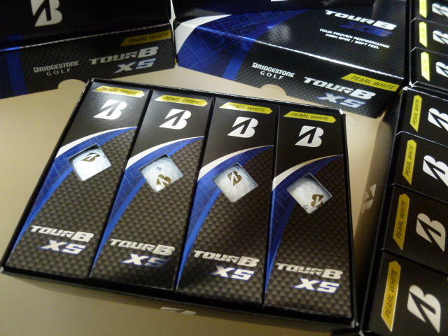 ◆2024年！最新◆ブリヂストン New TOUR B XS/パールホワイト/1ダース ”Ｂ”マーク！新品/正規日本仕様/ツアーBXS/PWH/タイガーウッズ★_画像2