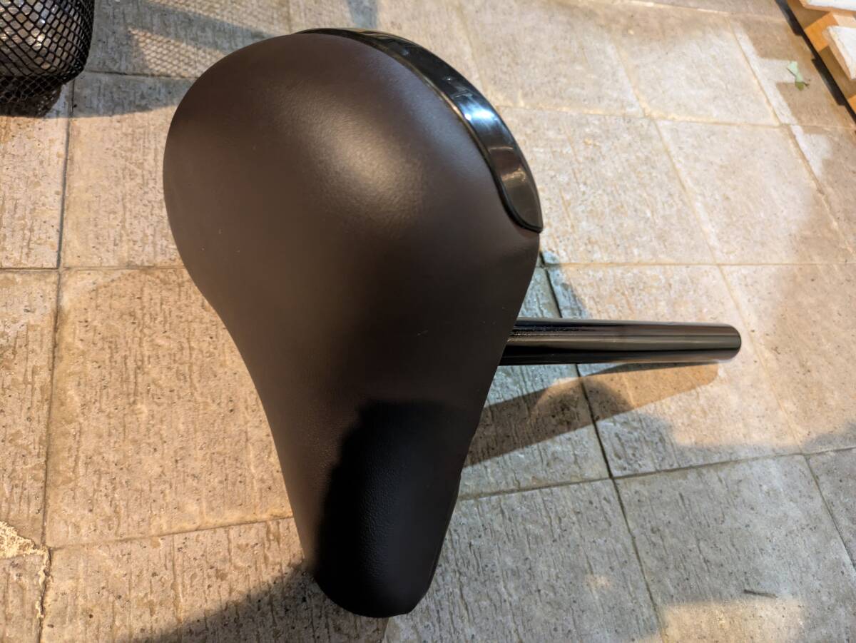 新品自転車パ－ツ　サドル　ポスト付　　10140307-45945