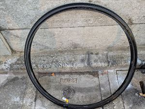 自転車パ－ツ　２7インチ　タイヤ　チュ－ブ付　２７ｘ１　3/8　９分山　　現状品　10140901-459945_画像1