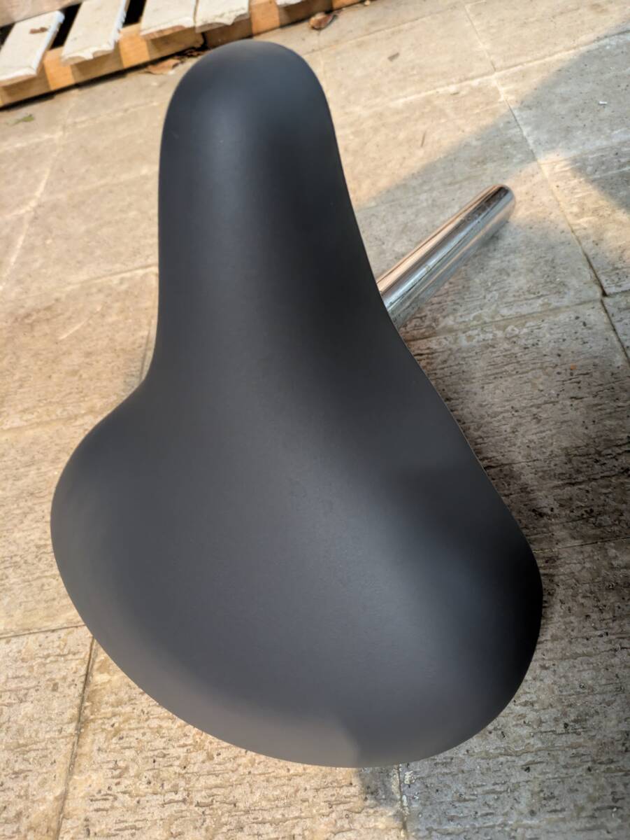新品自転車パ－ツ　サドル　ポスト付　　10140314-45945
