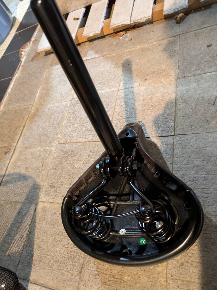新品自転車パ－ツ　サドル　ポスト付　　10140307-45945