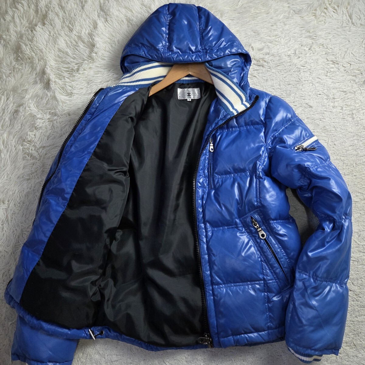 美品 タケオキクチ【TK 希少サイズ L 鮮烈 光沢 ブルー ダウンジャケット】TAKEO KIKUCHI アウター パーカー 青 ダブルZIP_画像2
