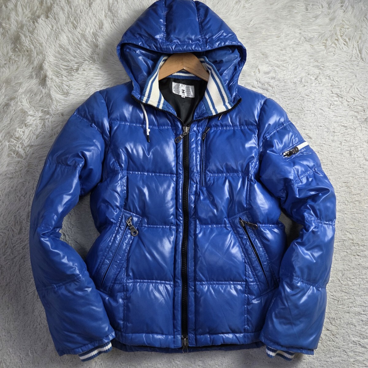 美品 タケオキクチ【TK 希少サイズ L 鮮烈 光沢 ブルー ダウンジャケット】TAKEO KIKUCHI アウター パーカー 青 ダブルZIP_画像3