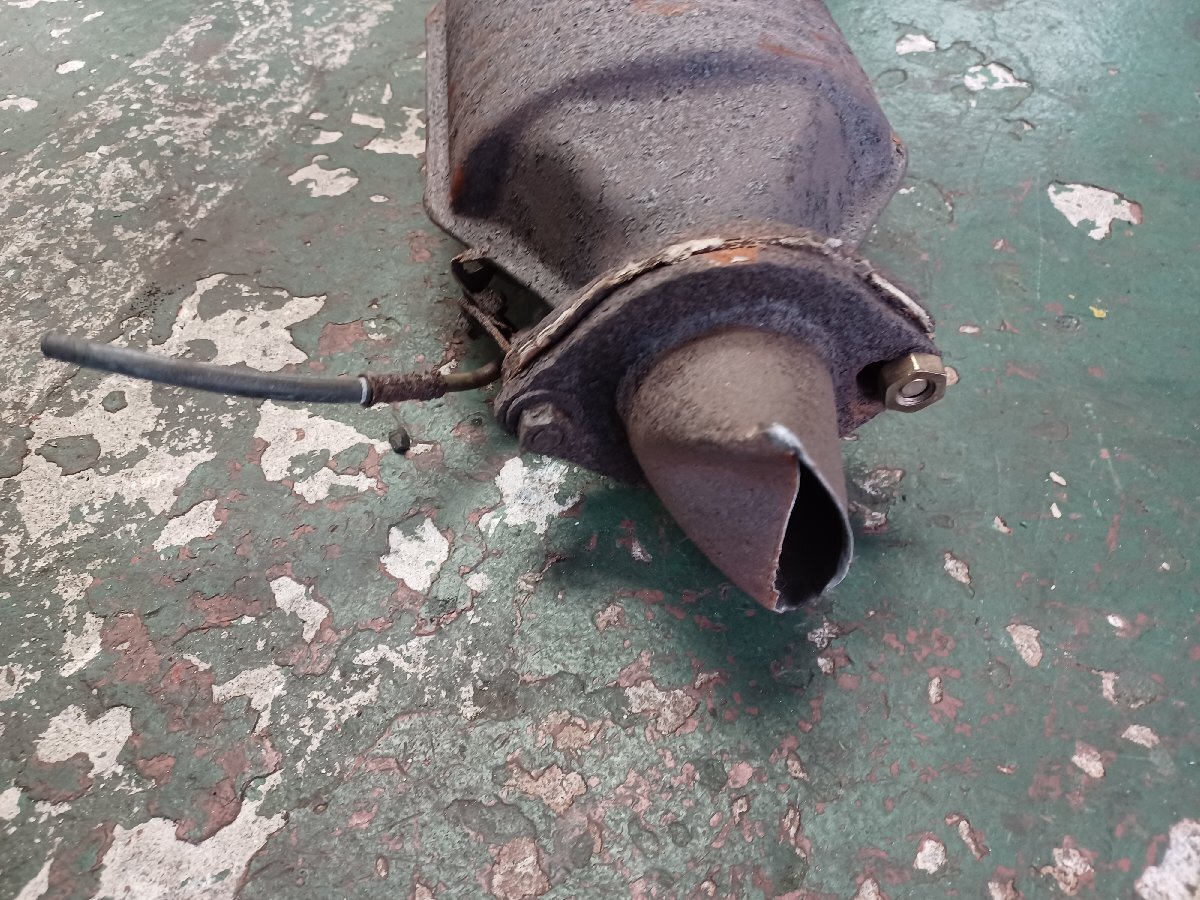 338384★E-UZS131 クラウン ロイヤルサルーン【純正】触媒 コンバーター キャタライザー★エンジン型式 1UZ-FE★棚落ち無し★ジャンク_画像3