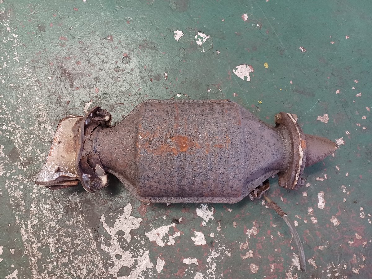 338384★E-UZS131 クラウン ロイヤルサルーン【純正】触媒 コンバーター キャタライザー★エンジン型式 1UZ-FE★棚落ち無し★ジャンク_画像1