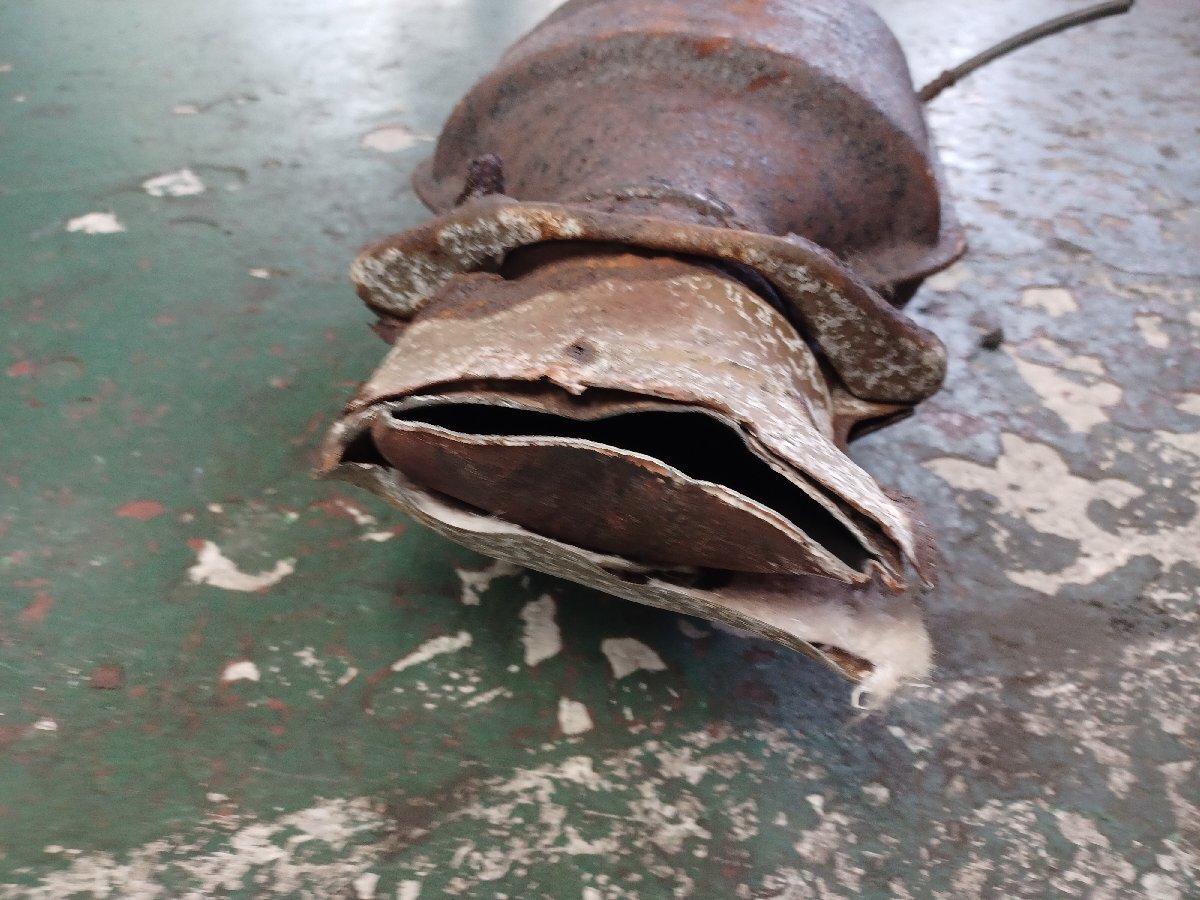 338384★E-UZS131 クラウン ロイヤルサルーン【純正】触媒 コンバーター キャタライザー★エンジン型式 1UZ-FE★棚落ち無し★ジャンク_画像2