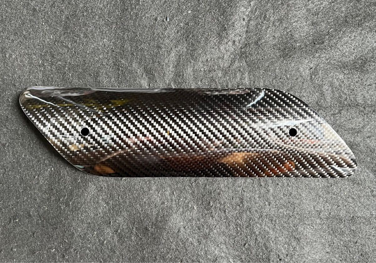 シグナスX 汎用 台湾製マフラーに リアルカーボンヒートガード 補修 交換 汎用品 180mmピッチ SE12 SE44 SEA5J SED8J 2型 3型 4型 5型 隔壁の画像1