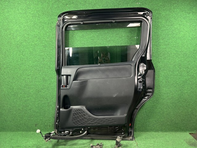 ノア DAA-ZWR80W リアドア 右 ハイブリッドSI 7人 202 セントラル M31Q8 67003-28660の画像2