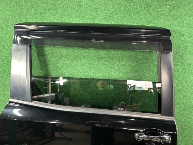 ノア DAA-ZWR80W リアドア 右 ハイブリッドSI 7人 202 セントラル M31Q8 67003-28660の画像3