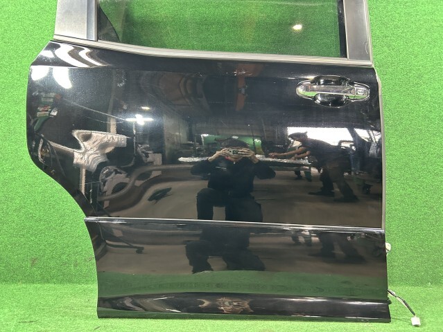 ノア DAA-ZWR80W リアドア 右 ハイブリッドSI 7人 202 セントラル M31Q8 67003-28660の画像4