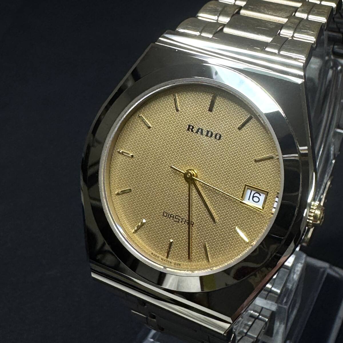 【稼働】 美品 ラドー ダイヤスター 113.9519.3 電池交換済み RADO DIASTAR クォーツ デイト ゴールド カラー メンズ 腕時計_画像2