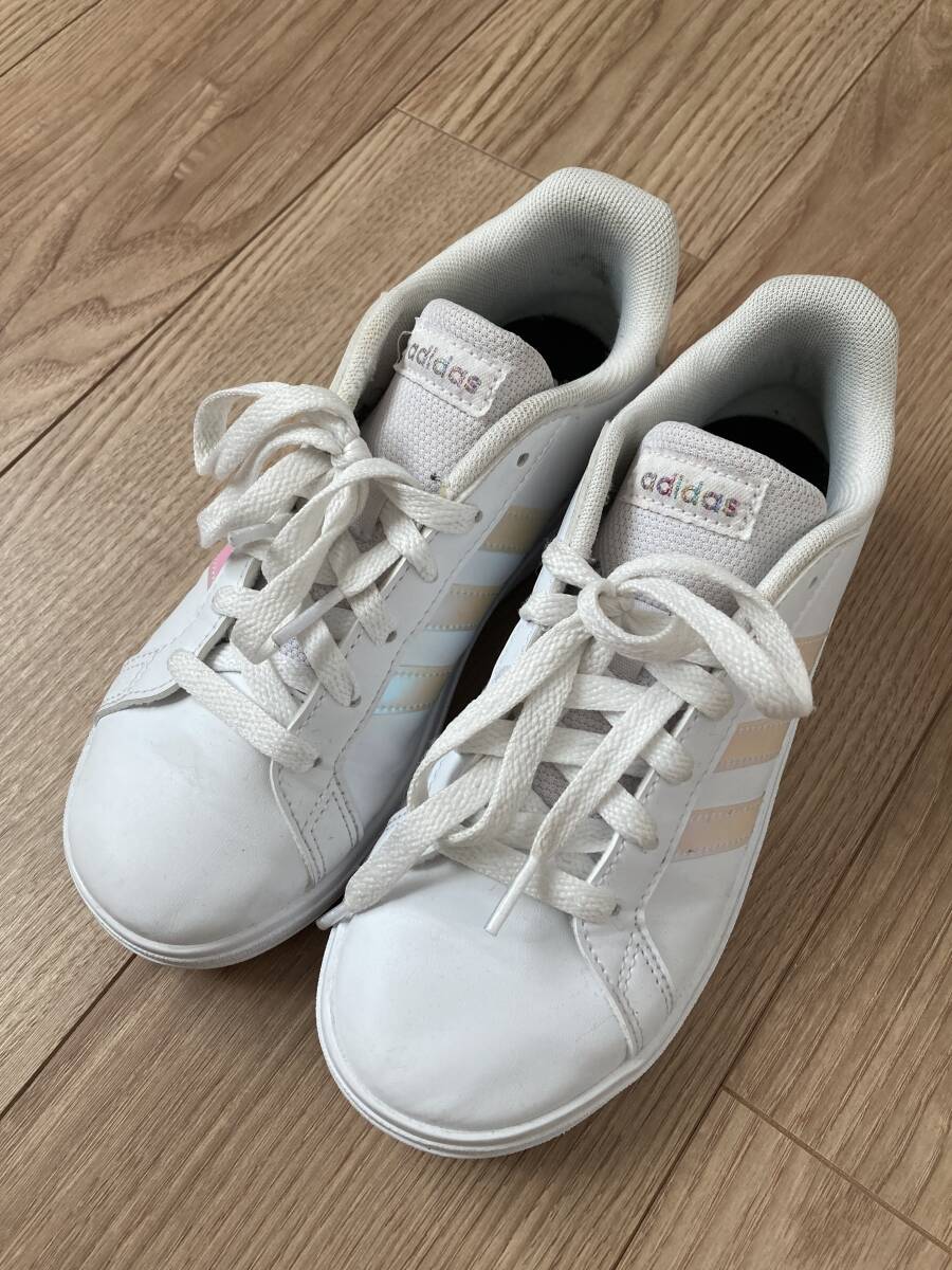アディダス　adidas キッズスニーカー21.5㎝ 男女兼用　白_画像1